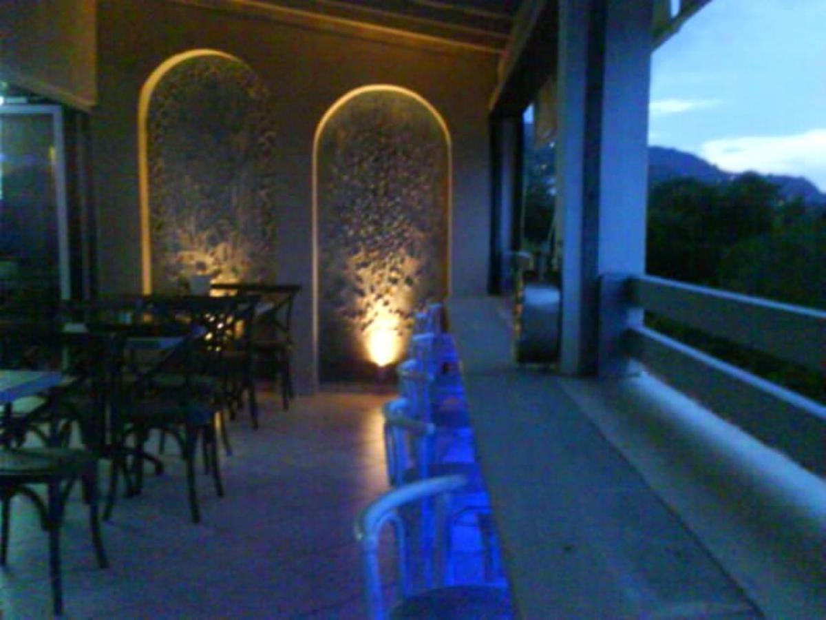 Karaoulanis Aparthotel