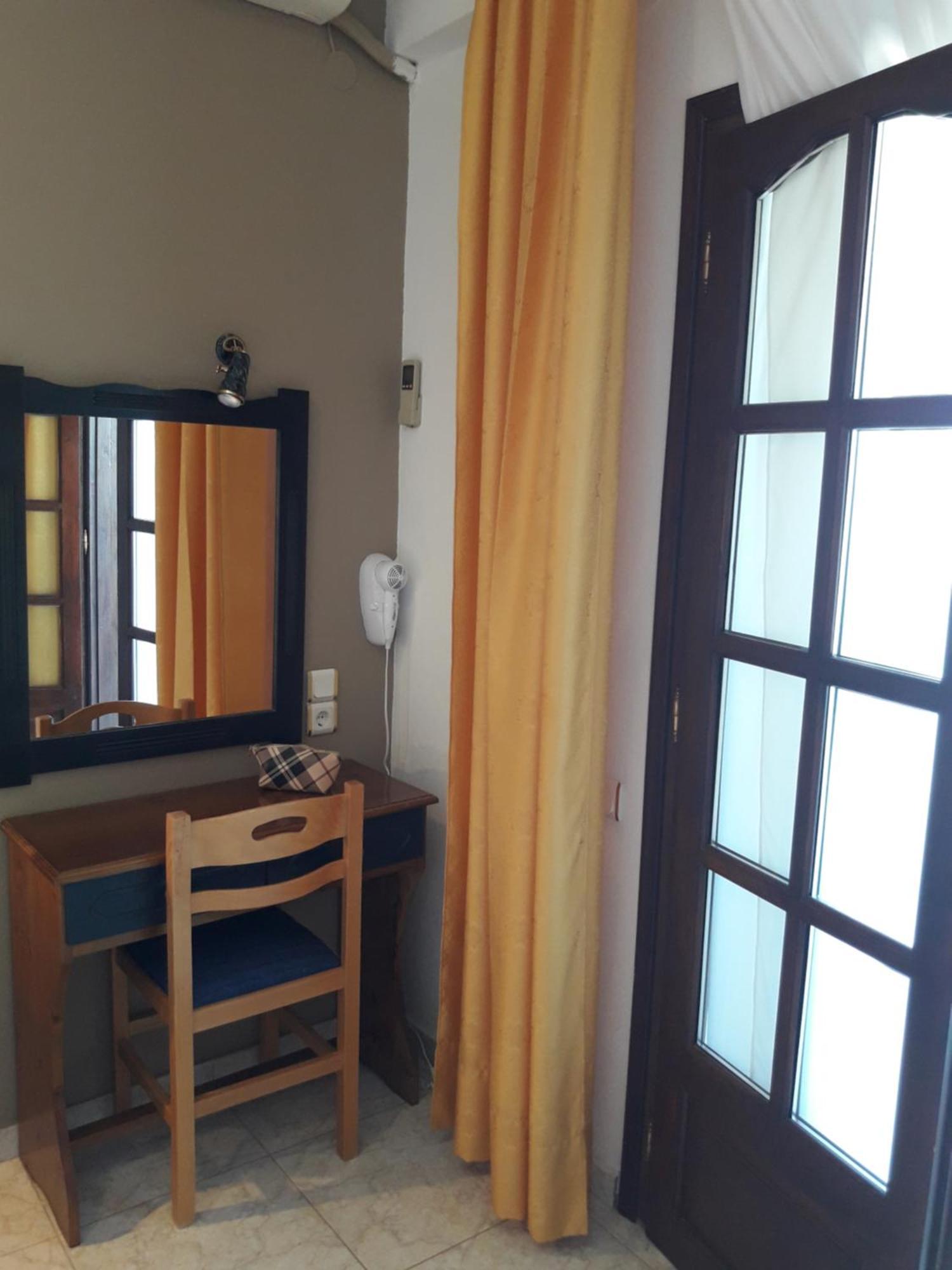 Karaoulanis Aparthotel