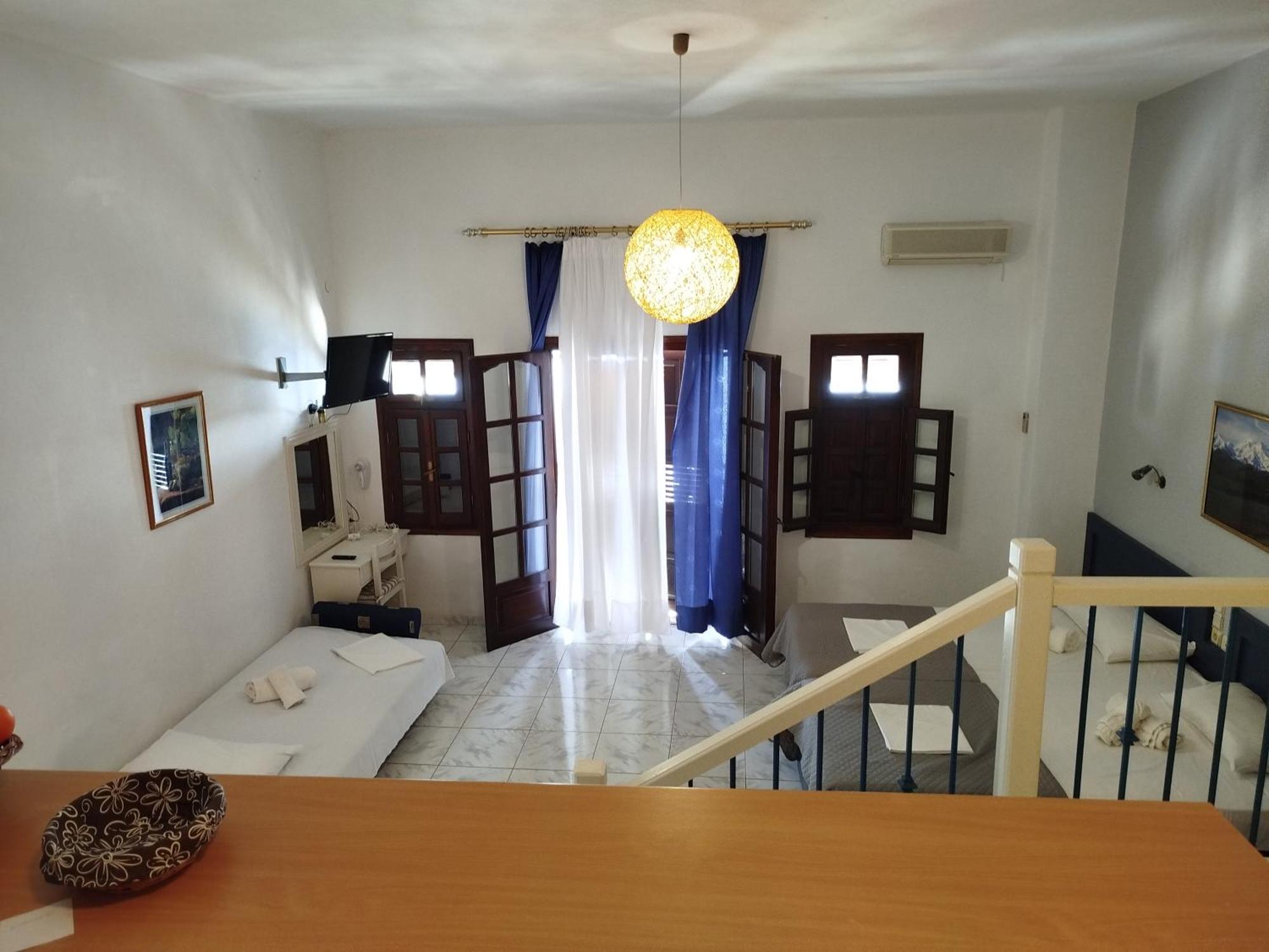Aparthotel Karaoulanis 2*